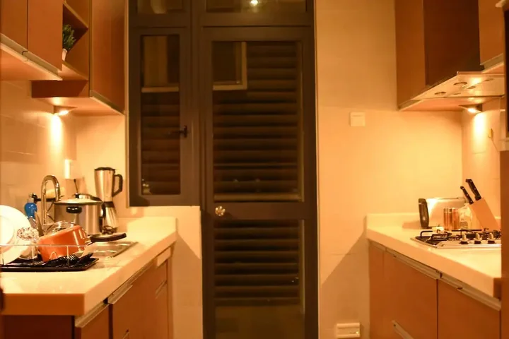 Коломбо: Carlsen Residence