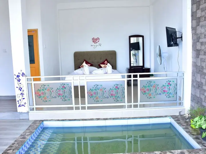 Элла: Ornateview Hotel