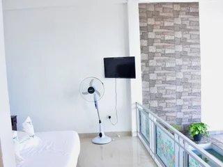 Элла: Ornateview Hotel
