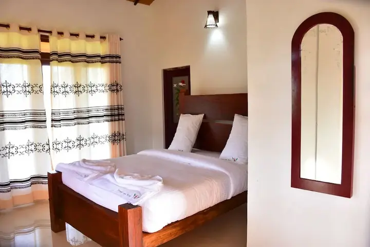 Элла: Ornateview Hotel