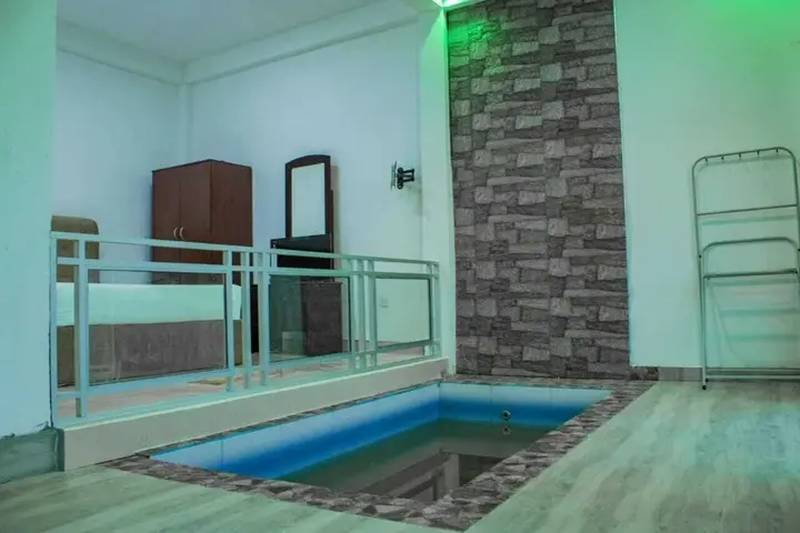 Элла: Ornateview Hotel