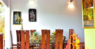 Элла: Ornateview Hotel