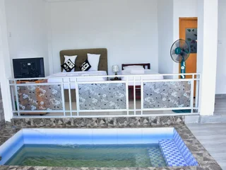 Элла: Ornateview Hotel