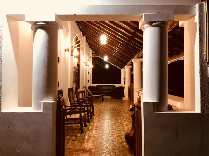 Курунегала: Walawwa Guest House