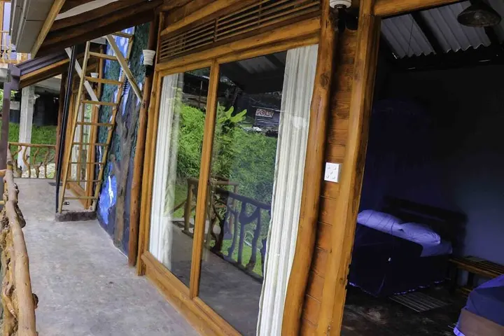 Элла: Yoho Okan Rock Wooden Cabana