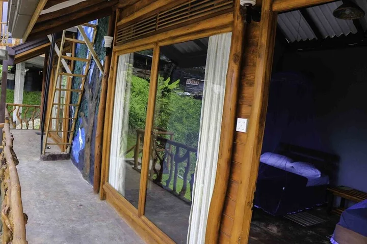 Элла: Yoho Okan Rock Wooden Cabana