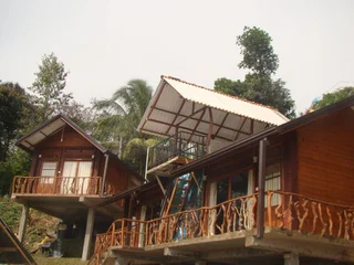 Элла: Yoho Okan Rock Wooden Cabana