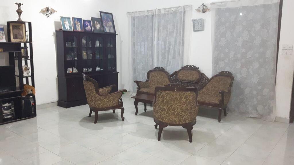 Канди: Gamage friendly home