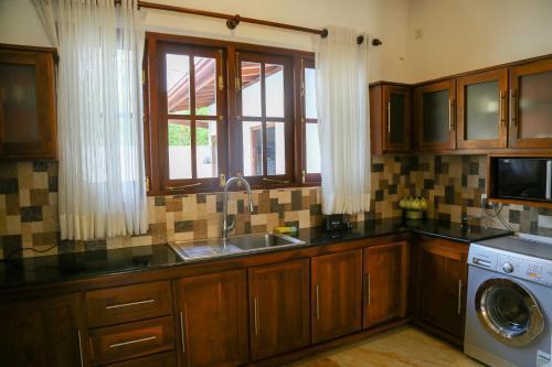 Хиккадува: Sithi Villas