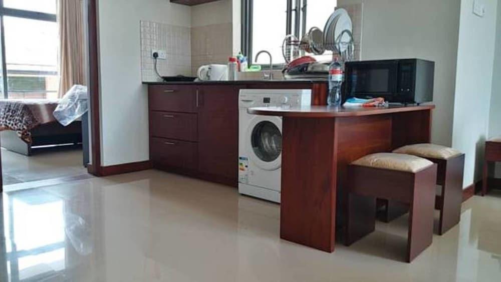 Коломбо: TJ'S Apartments