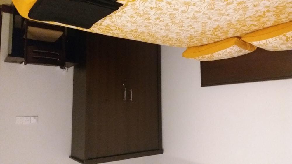 Коломбо: TJ'S Apartments