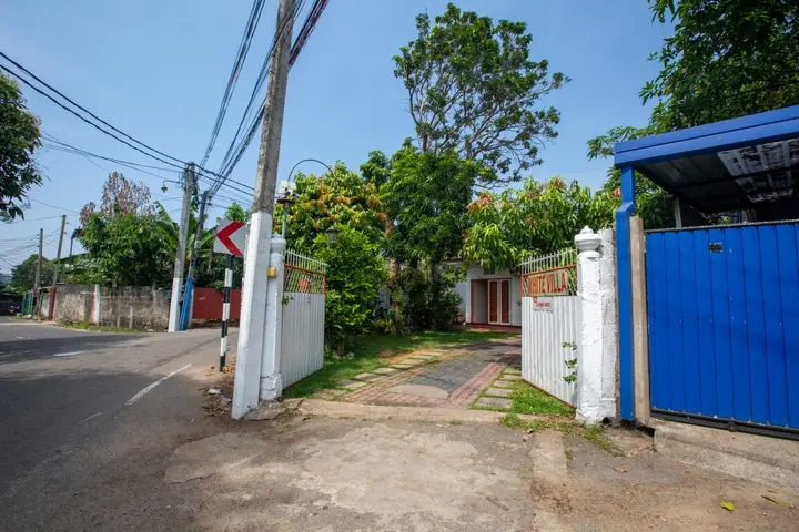 Гора Lavinia: Отель Yoho White Villa