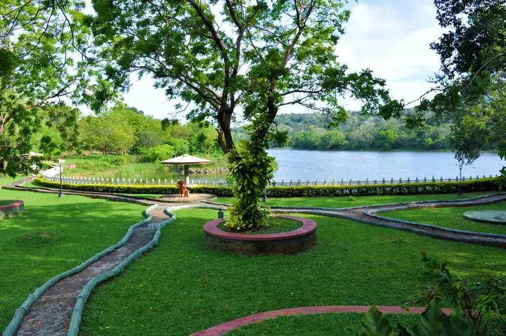 Киринда: Отель Yoho Kodigahawewa Forest Resort