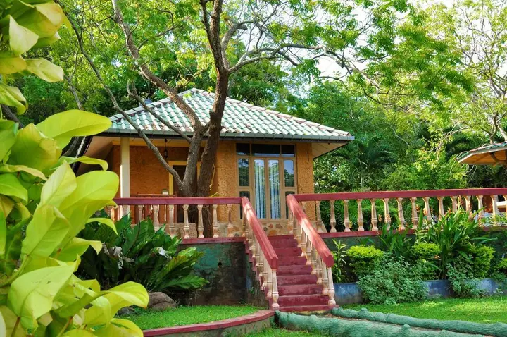 Киринда: Отель Yoho Kodigahawewa Forest Resort