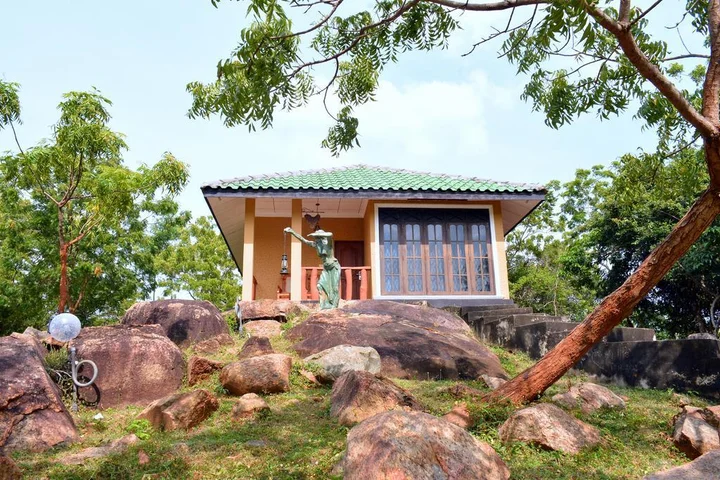 Киринда: Отель Yoho Kodigahawewa Forest Resort