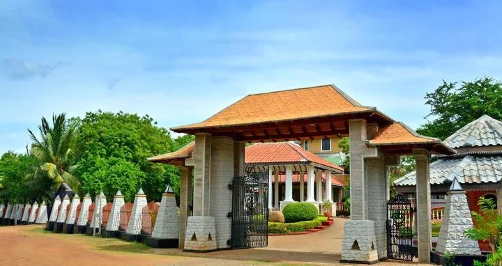 Киринда: Отель Yoho Kodigahawewa Forest Resort