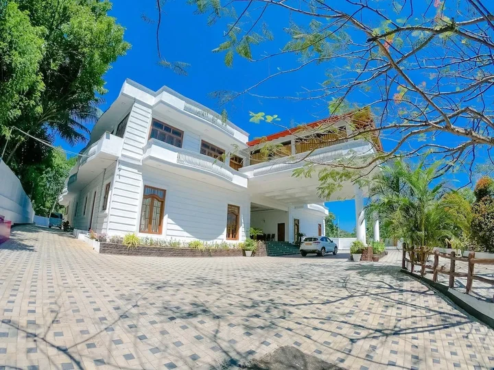Канди: Pearl White Palace