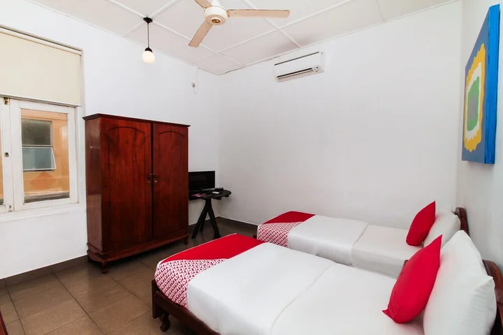 Коломбо: Oyo 228 Sea View Hotel