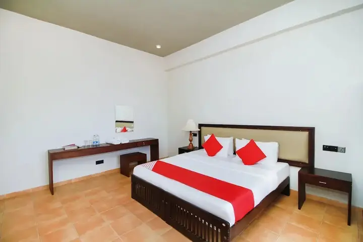 Негомбо: OYO 245 The Kings Bay Hotel