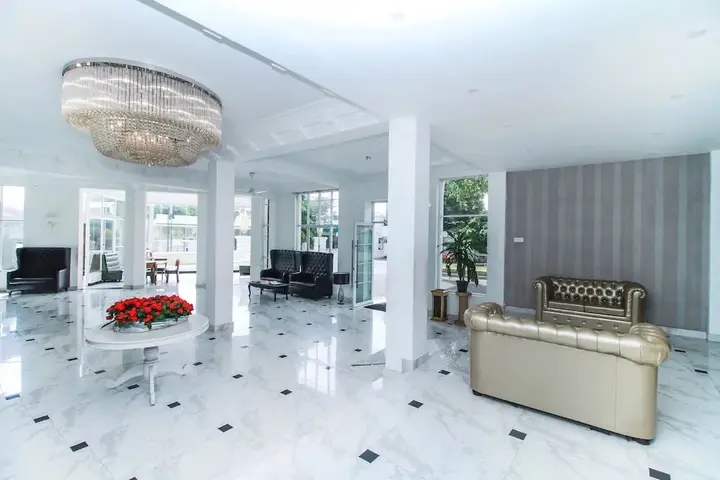 Негомбо: OYO 245 The Kings Bay Hotel