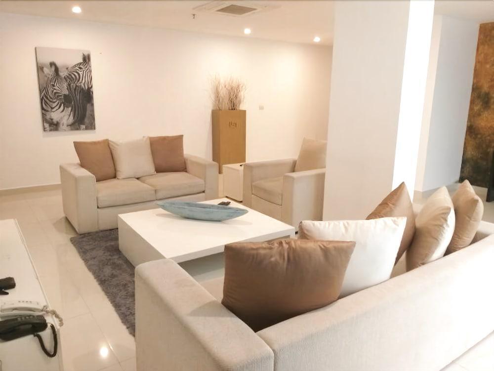 Коломбо: Platinum One Suites - 3 Bedroom