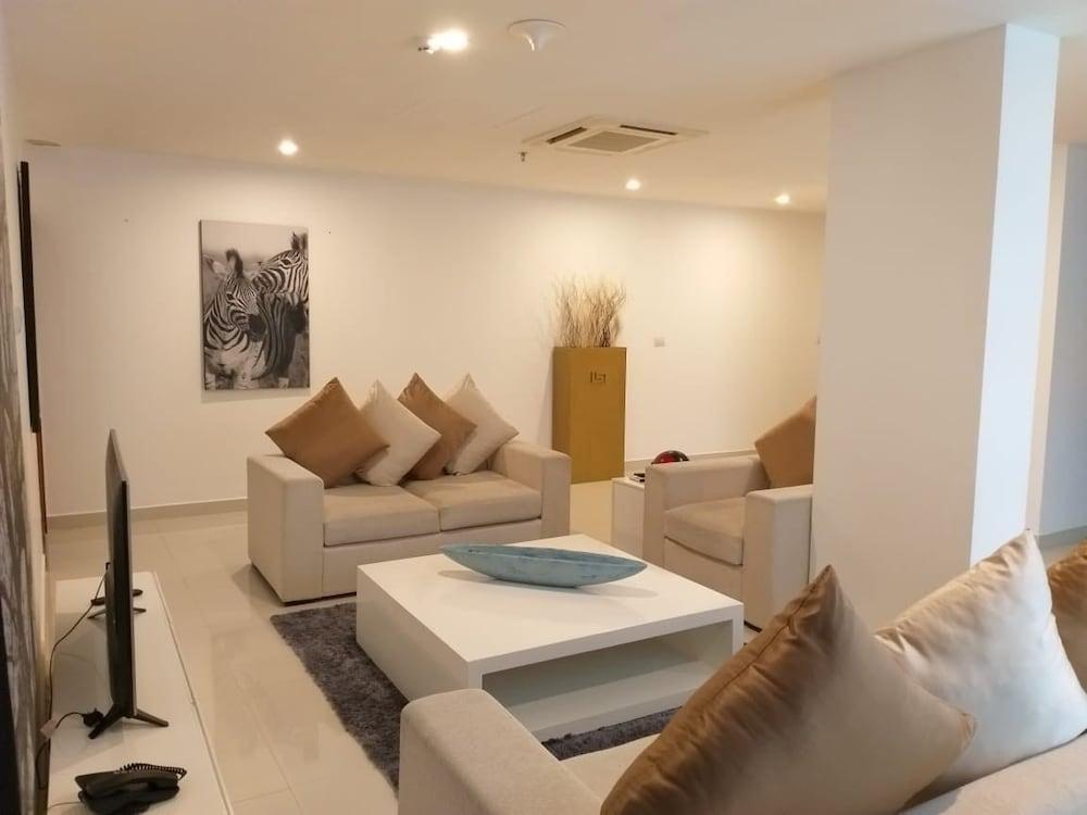 Коломбо: Platinum One Suites - 3 Bedroom