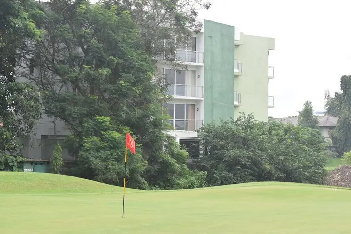 Коломбо: The Green' Apartments