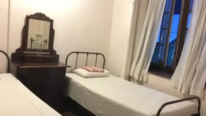 Канди: Olde Empire Hotel