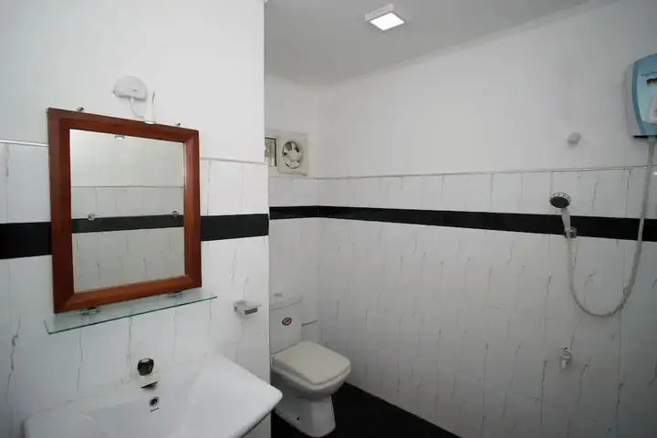 Унаватуна: Oyo 528 Hotel 99