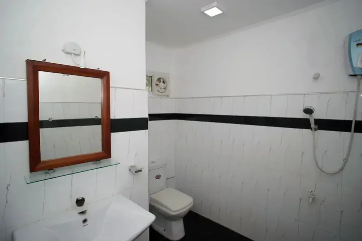 Унаватуна: Oyo 528 Hotel 99
