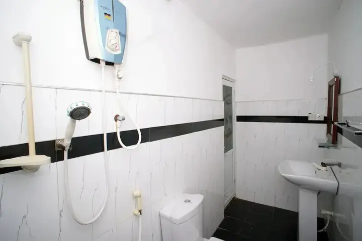 Унаватуна: Oyo 528 Hotel 99