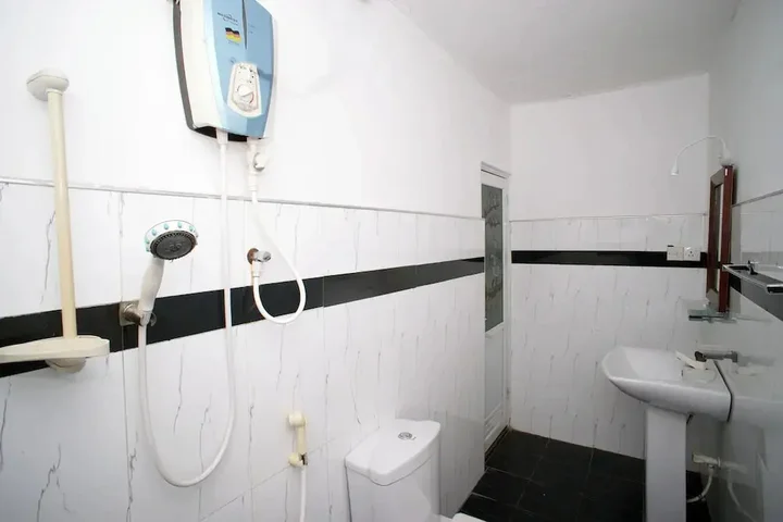 Унаватуна: Oyo 528 Hotel 99