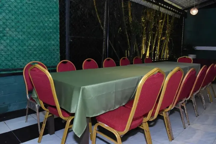 Негомбо: Rich Daziro