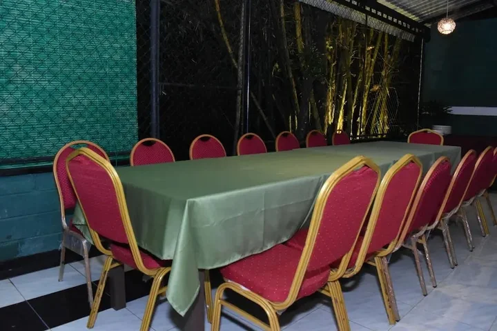 Негомбо: Rich Daziro