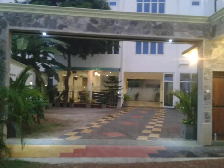 Гора Lavinia: OYO 361 Grand Rovinka Hotel