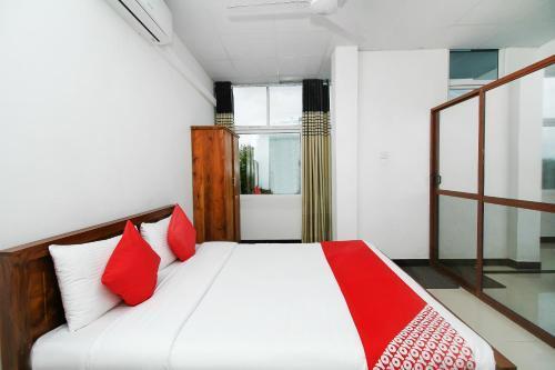 Гора Lavinia: Oyo 361 Grand Rovinka Hotel