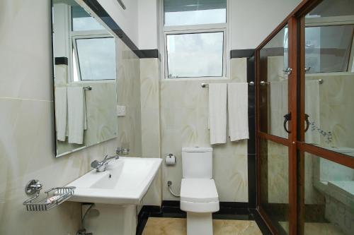 Гора Lavinia: Oyo 361 Grand Rovinka Hotel