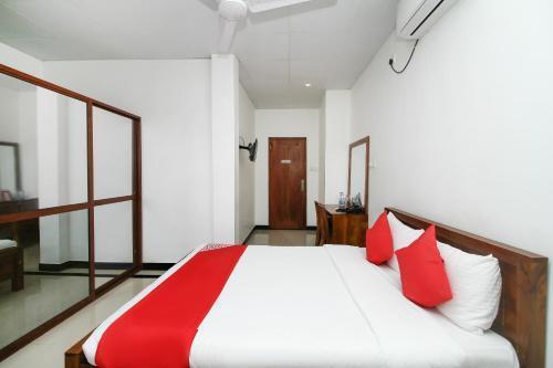 Гора Lavinia: Oyo 361 Grand Rovinka Hotel