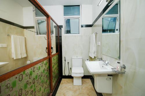Гора Lavinia: Oyo 361 Grand Rovinka Hotel