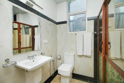 Гора Lavinia: Oyo 361 Grand Rovinka Hotel