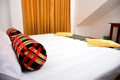 Эмбилипития: Vishmee Holiday Inn