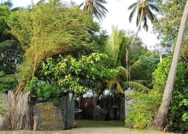 Киринда: Yaye Guest House