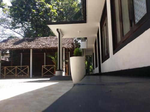 Дамбулла: Black and White Resort