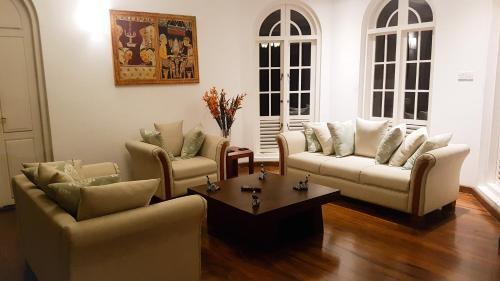 Канди: Samindra Villa