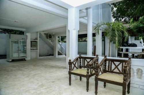 Мирисса: footprints hostel