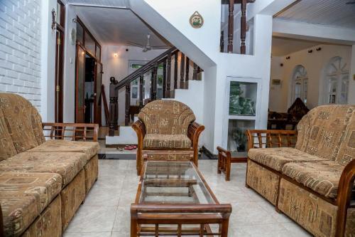 Мирисса: footprints hostel