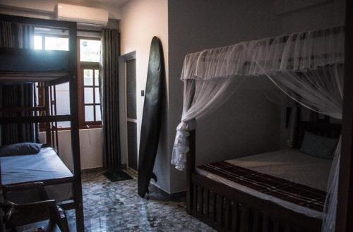 Мирисса: The Joint Hostel