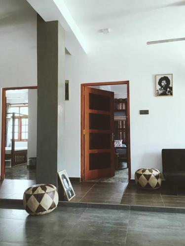 Мирисса: The Joint Hostel