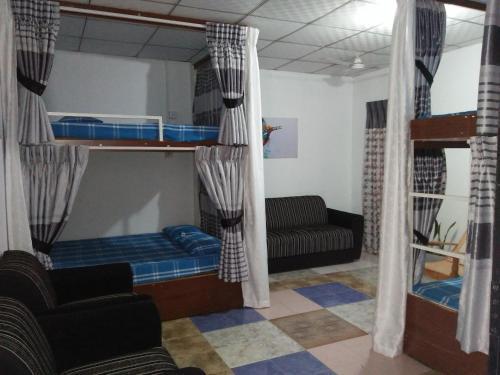 Анурадхапура: Kingfisher Family Guest & Hostel