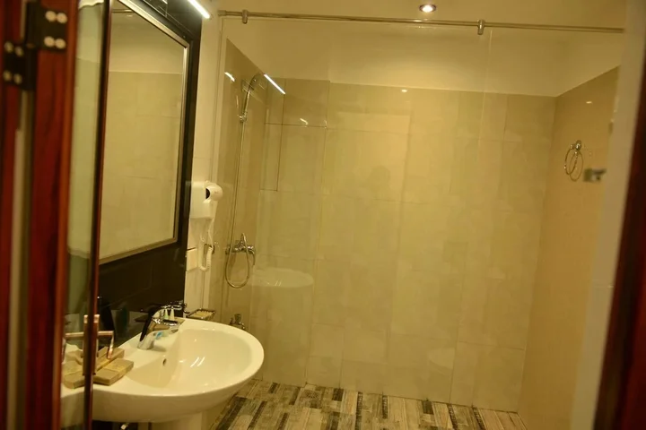 Гиритале: Agbo Hotel